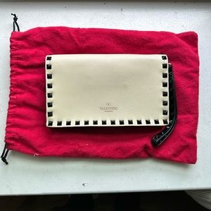 VALENTINO Garavani Ivory Rockstud Clutch